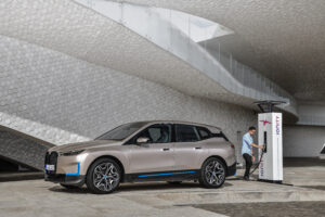 BMW iX E Tankstelle