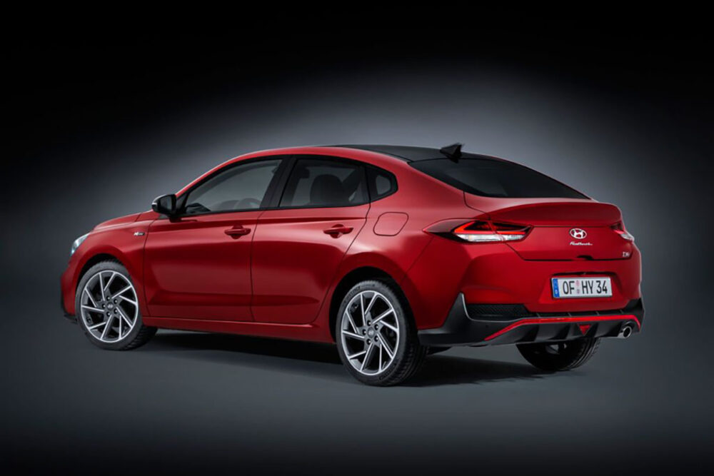 hyundai i30 fastback 01