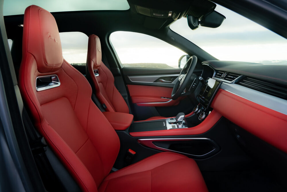 jaguar f pace 04